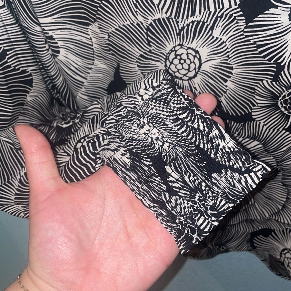 Express Floral Blouse - Picture 4 of 5